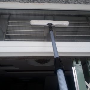 dụng cụ lau kiếng