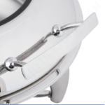 Tay nắm nồi thiết kế bằng inox sáng bóng chắc chắn giúp bạn kéo lên lấy thức ăn cách dễ dàng.