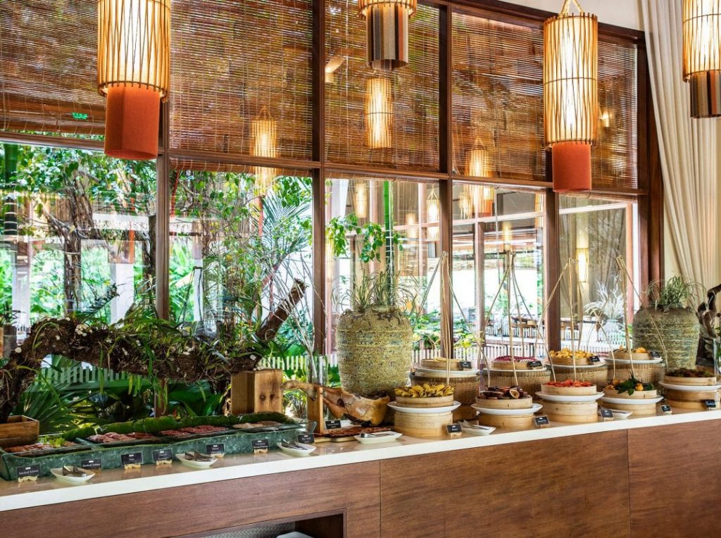 Dụng cụ trang trí buffet sáng tại khách sạn Fusion Phú Quốc