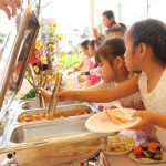 Cách chuẩn bị thực đơn buffet cho trẻ mầm nong, nồi hâm buffet giá rẻ